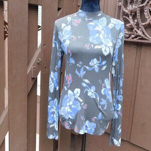 Free People L Gray & Blue Floral Print Button Back Blouse EUC